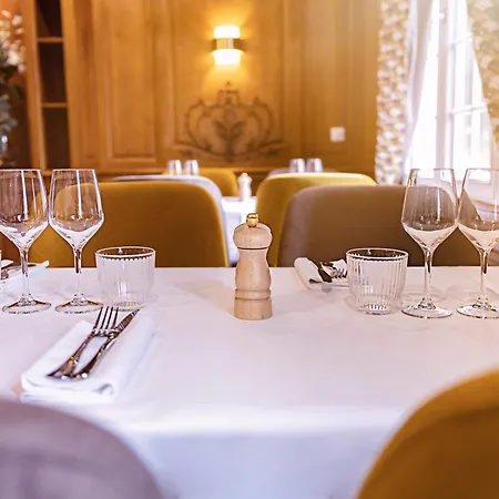 Restaurant La Grand Mare Отель Conches-en-Ouche